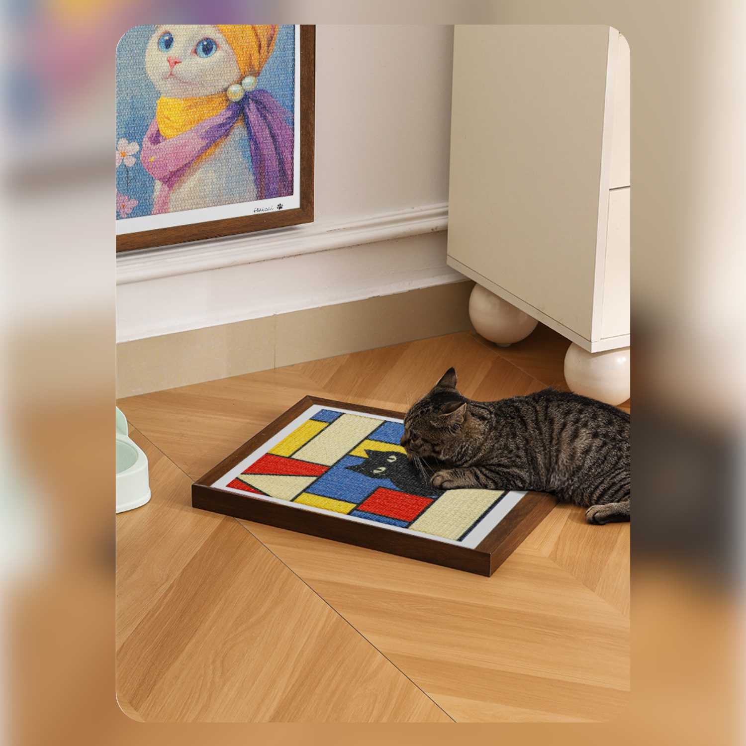 Kattenkrabplank 3d frame mondriaan stijl met spelende kat